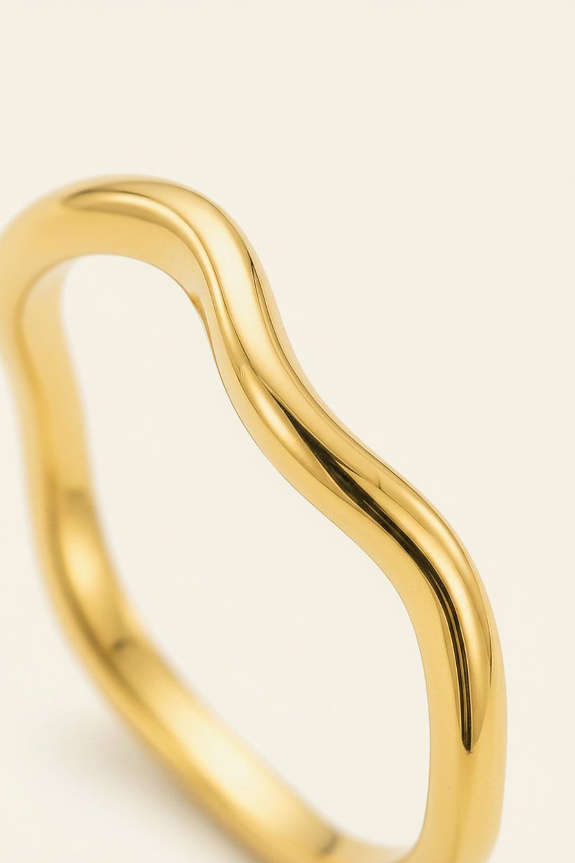 Lumière Wave Ring - Gold - Macro Detail