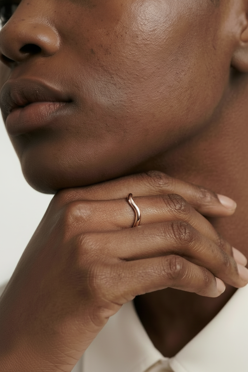 Lumière Wave Ring - Rose Gold - Model Wear