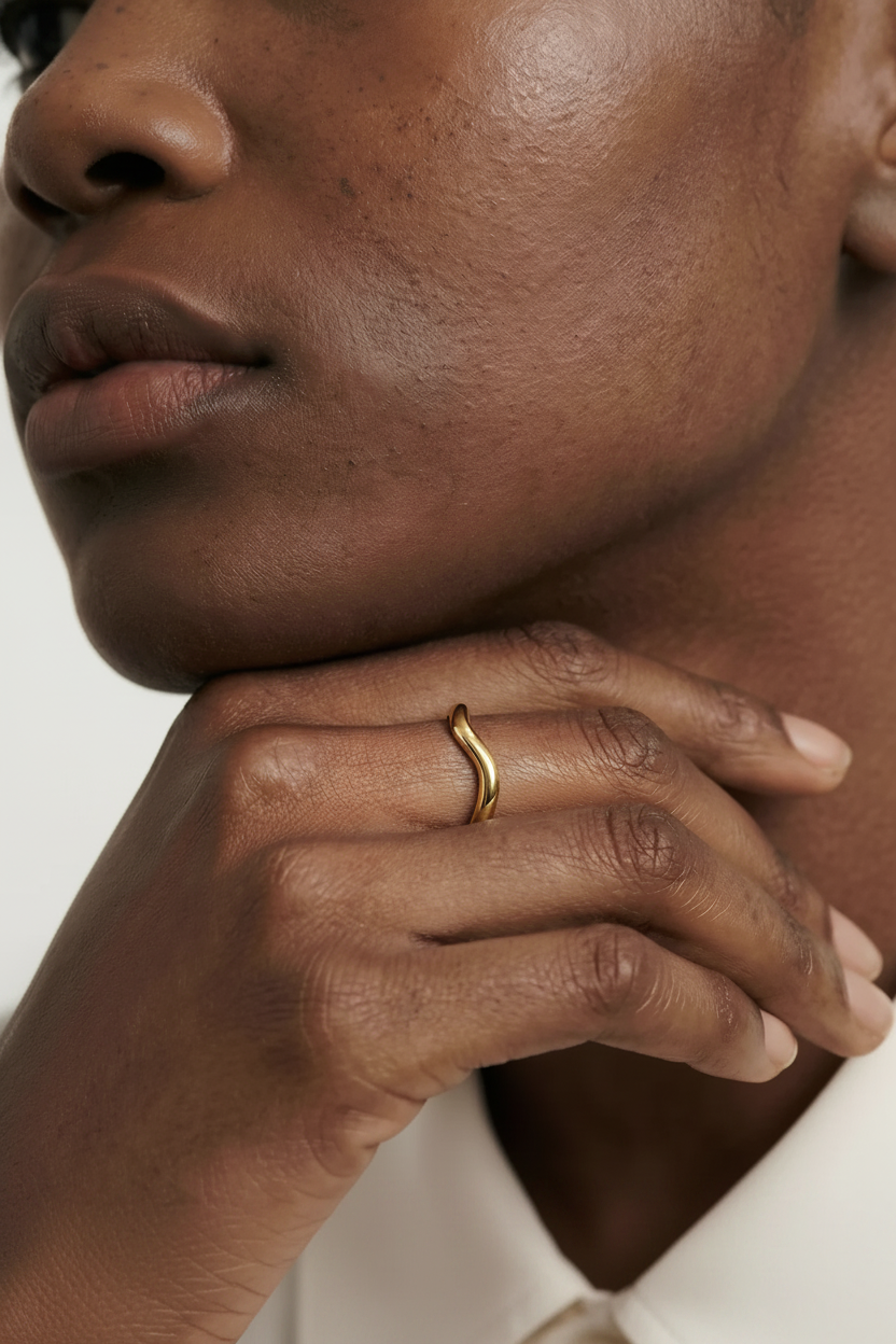 Lumière Wave Ring - Gold - Model Wear