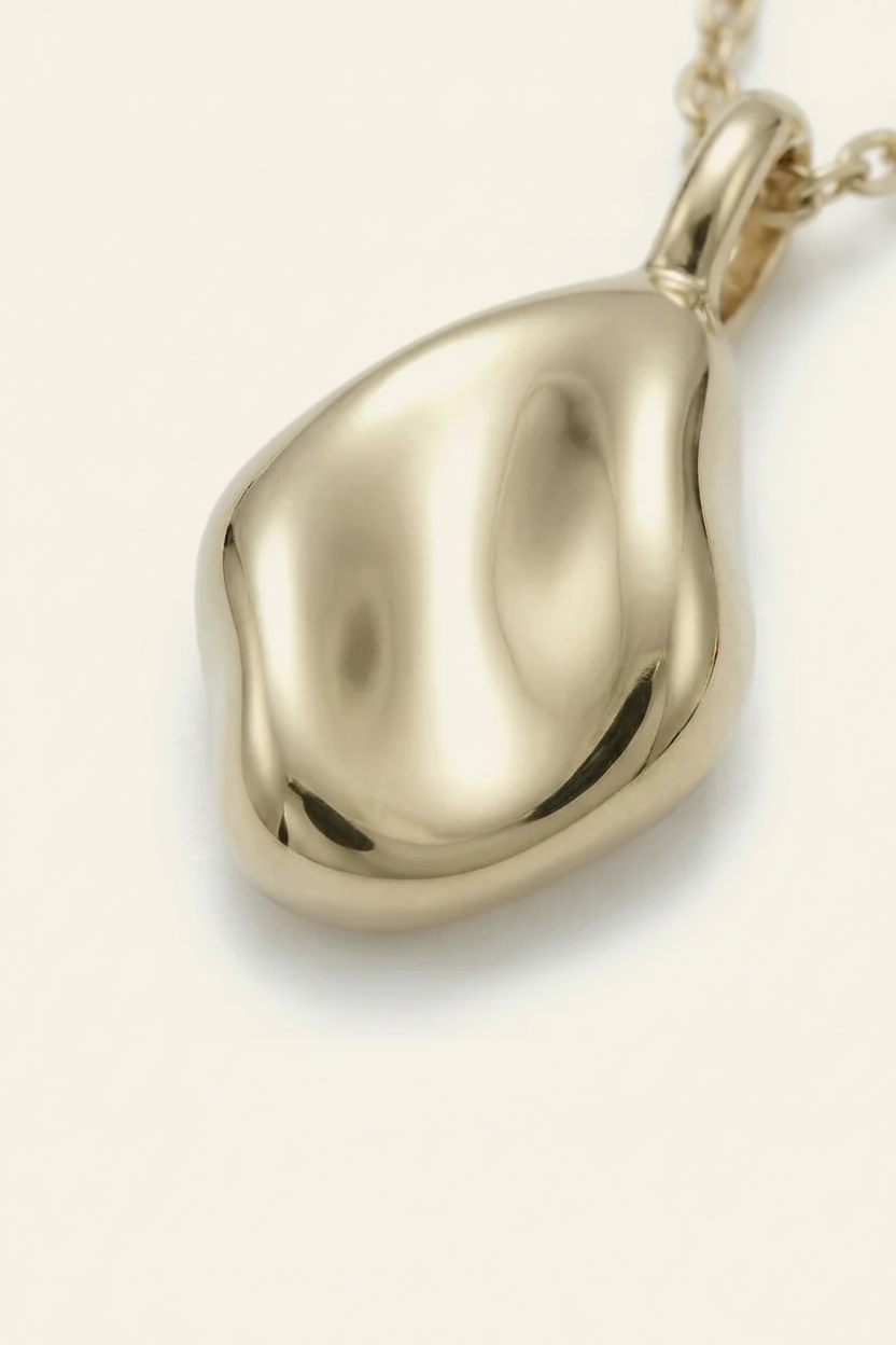 Pebble Pendant Necklace - Gold - Macro Close-up