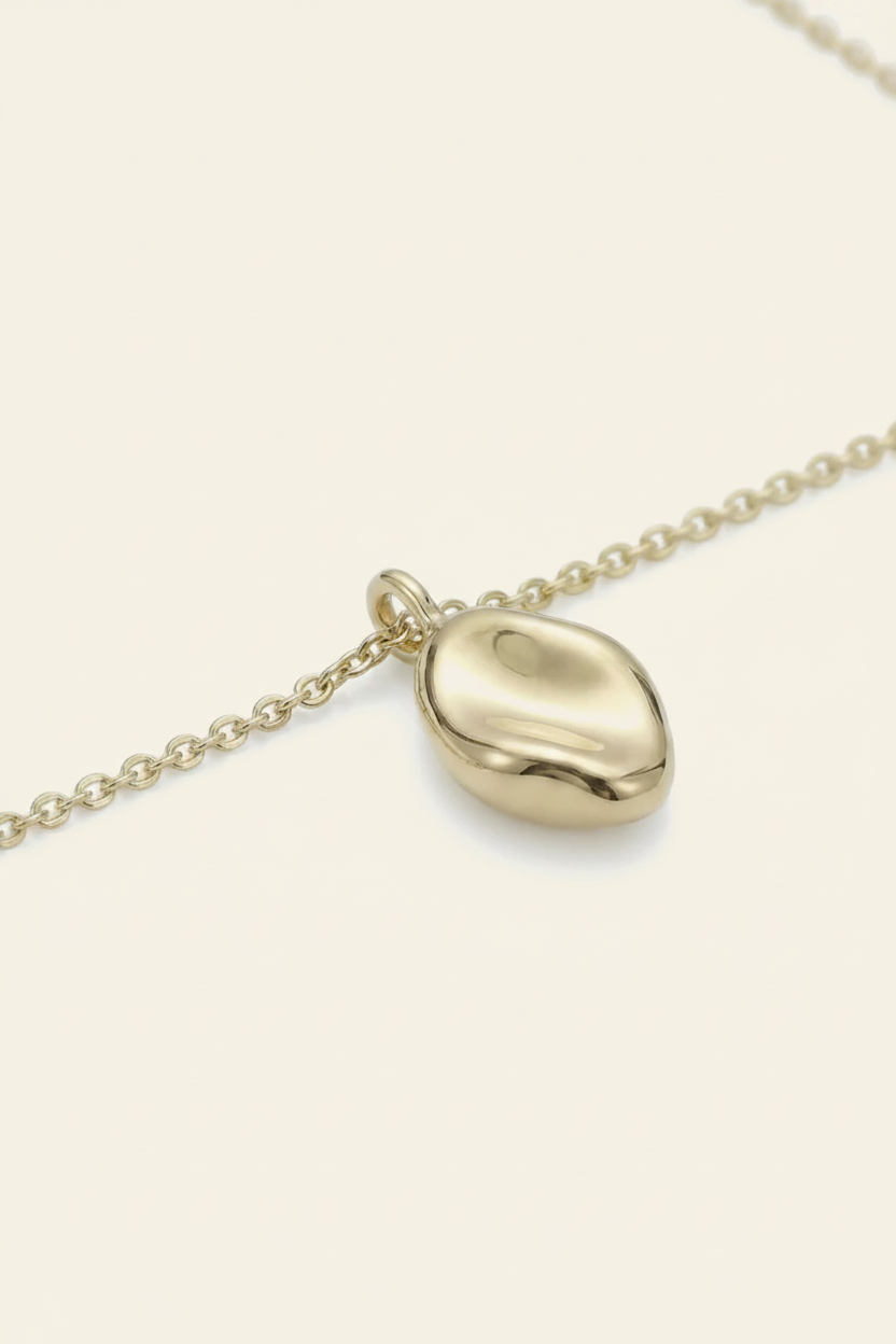 Pebble Pendant Necklace - Gold - Chain Detail