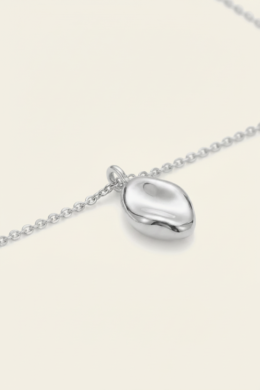 Pebble Pendant Necklace - Silver - Chain Detail