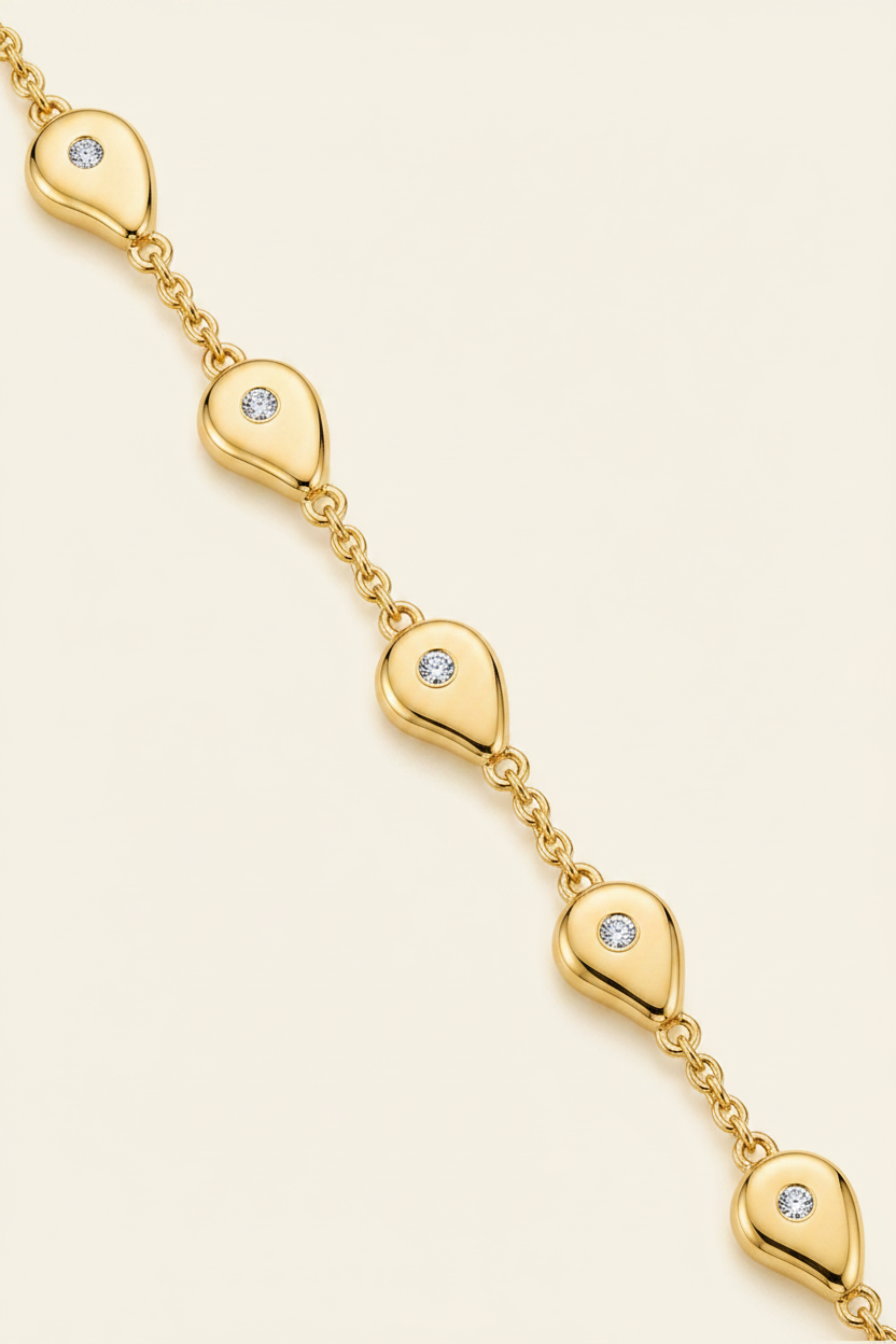Aurora Dew Bracelet - Gold - Diagonal Macro